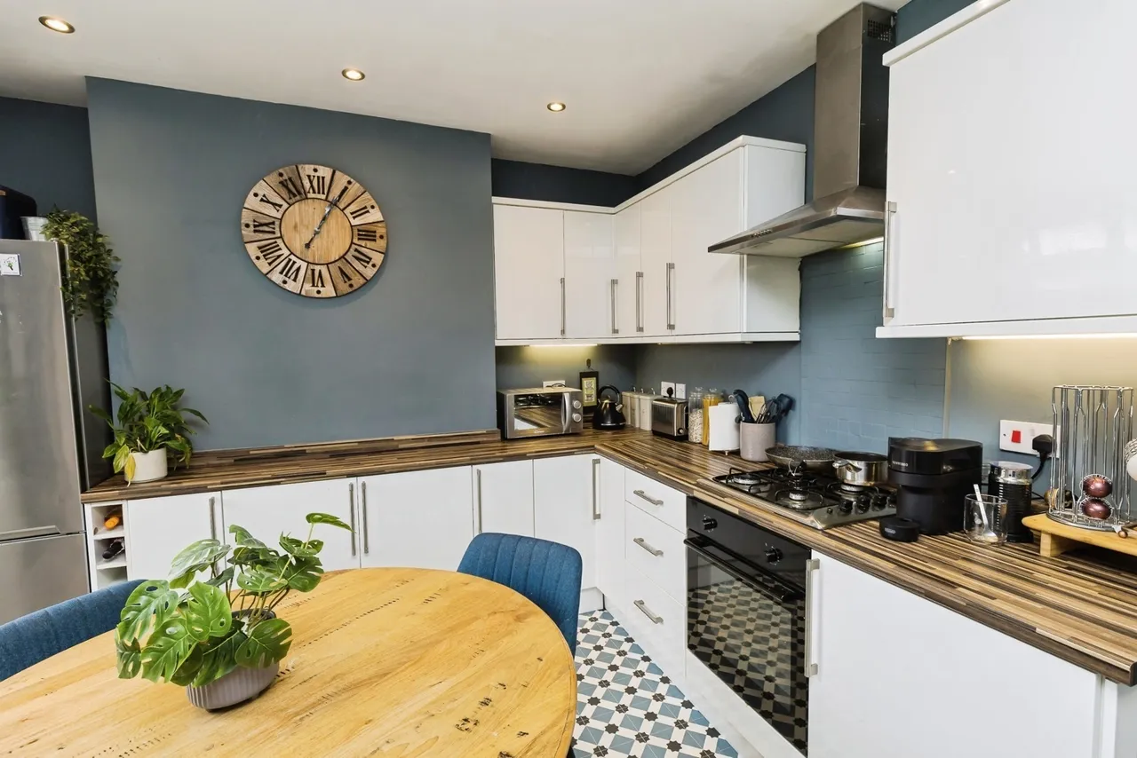 Stanley Road, Ponciau, LL14, photo 7