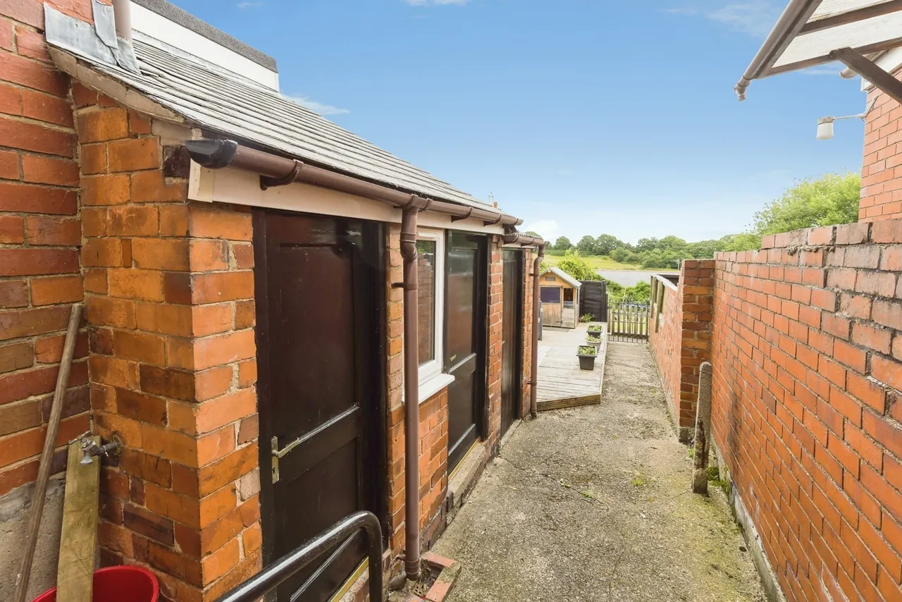 Stanley Road, Ponciau, LL14, photo 16