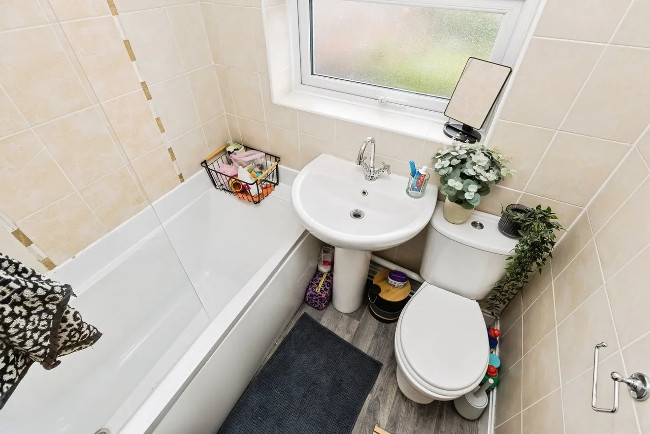 Stanley Road, Ponciau, LL14, photo 12