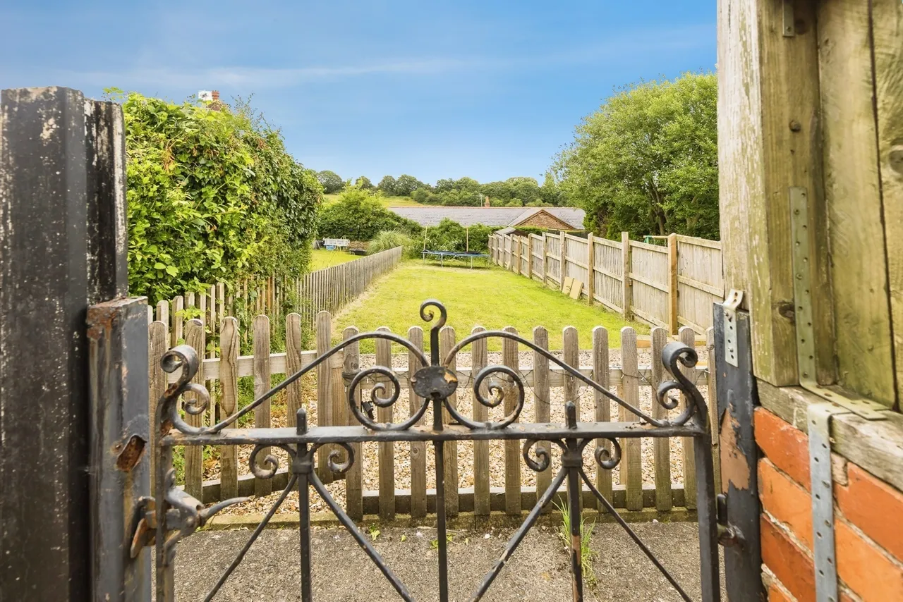 Stanley Road, Ponciau, LL14, photo 15