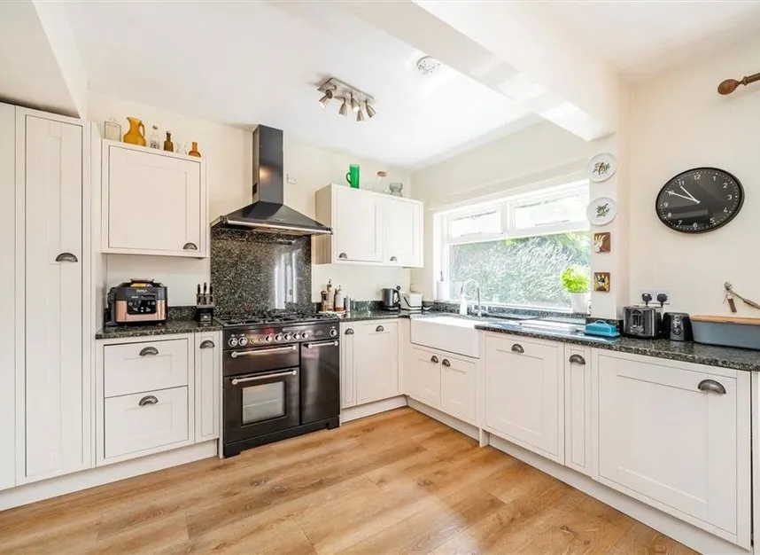 Bramshot Avenue, Charlton, SE7, photo 2