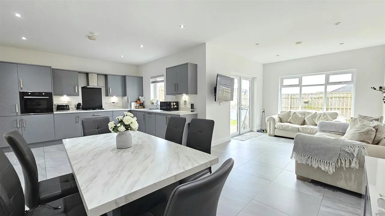 Bashford Park Hill, Carrickfergus, BT38, photo 8