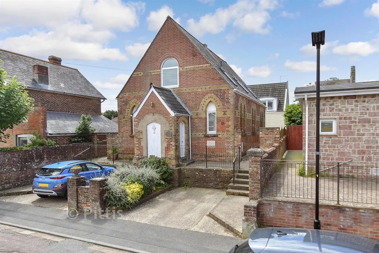 4 bed house for sale, Heath Road, Sandown, PO36