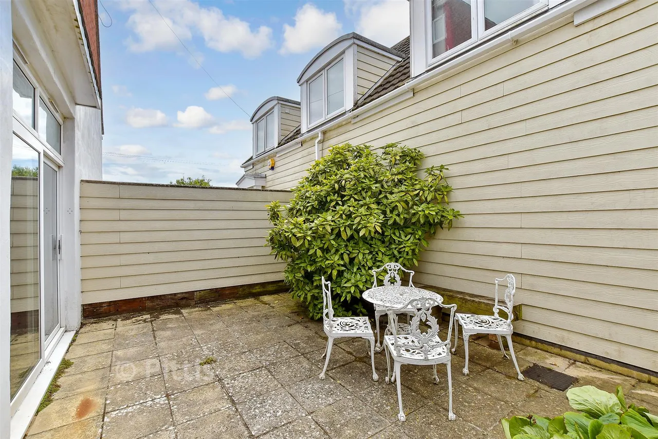 Heath Road, Sandown, PO36, photo 14