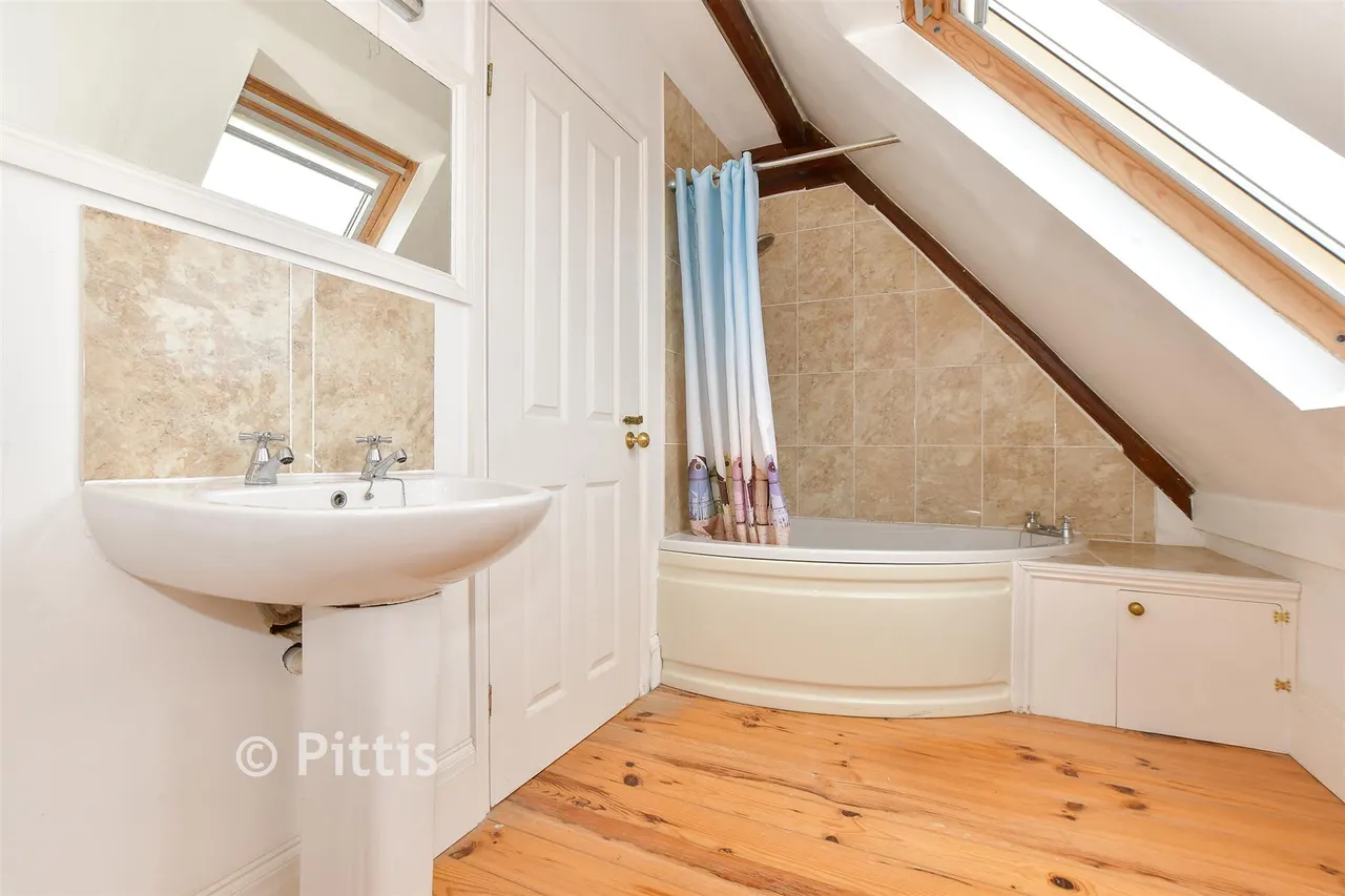 Heath Road, Sandown, PO36, photo 12