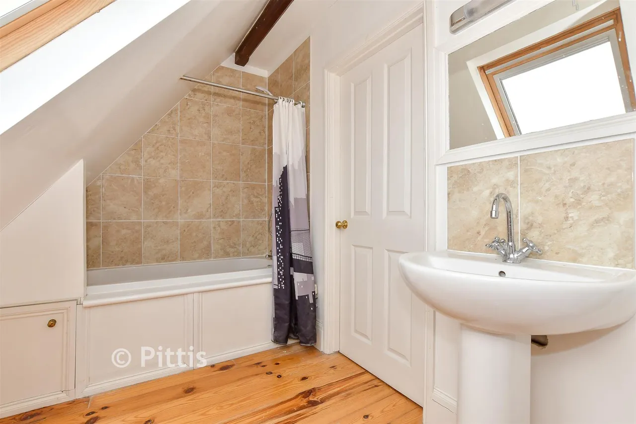 Heath Road, Sandown, PO36, photo 11