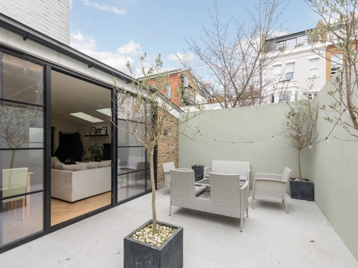 Fulham Palace Road, London, SW6, photo 3