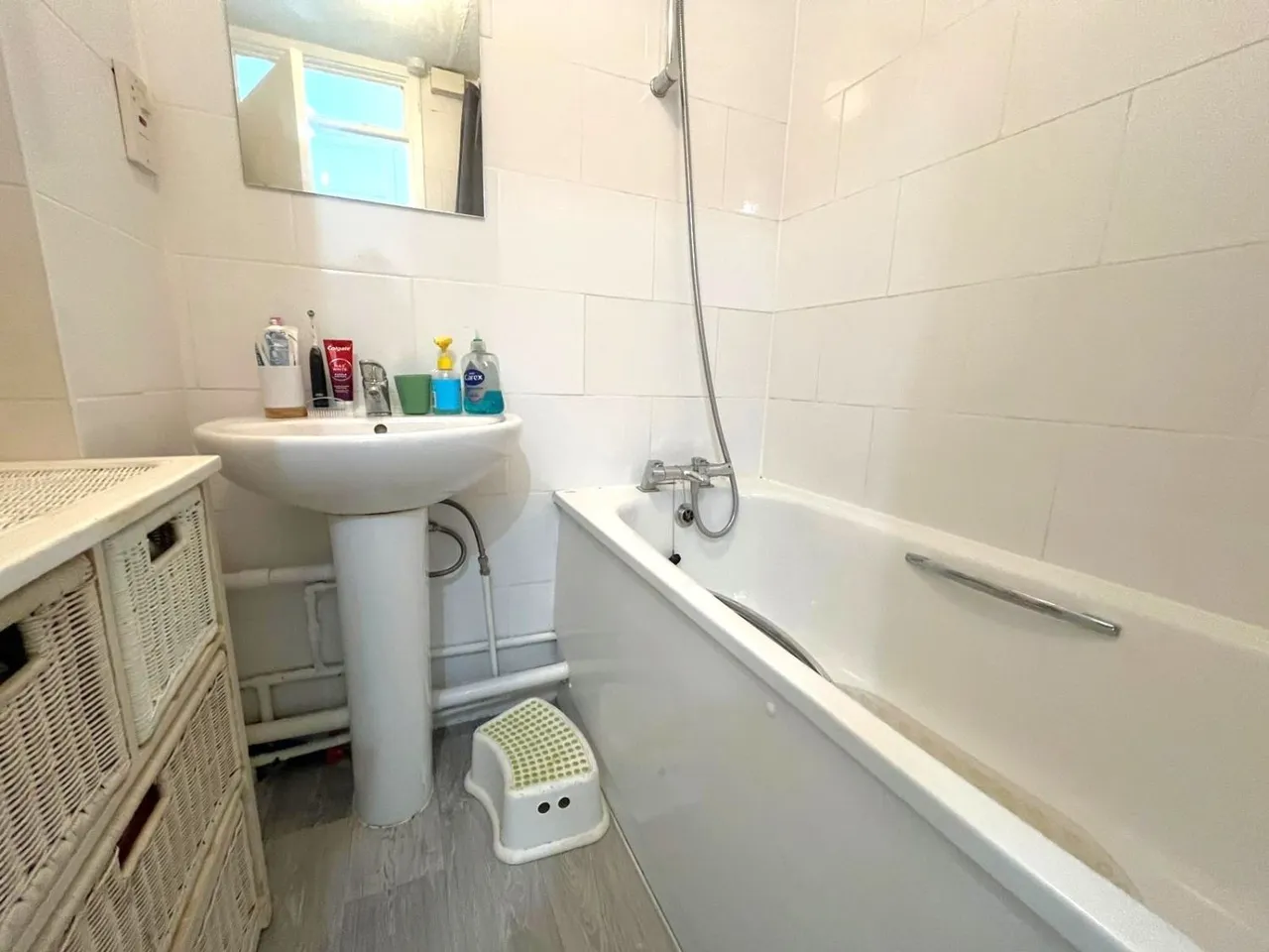 Hazelmere Close, Leatherhead, KT22, photo 5