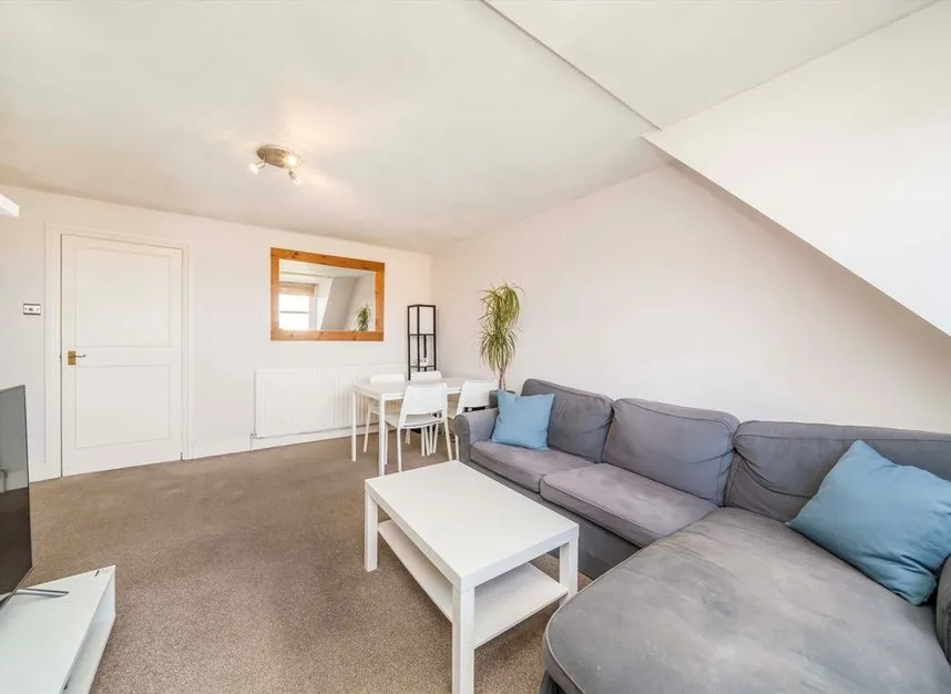 St Andrew's Square, Surbiton, KT6, photo 5