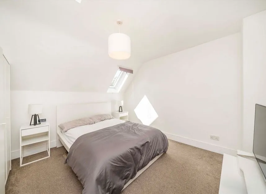 St Andrew's Square, Surbiton, KT6, photo 4