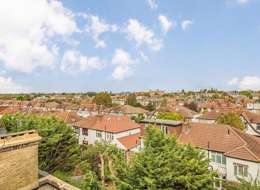 St Andrew's Square, Surbiton, KT6, photo 6