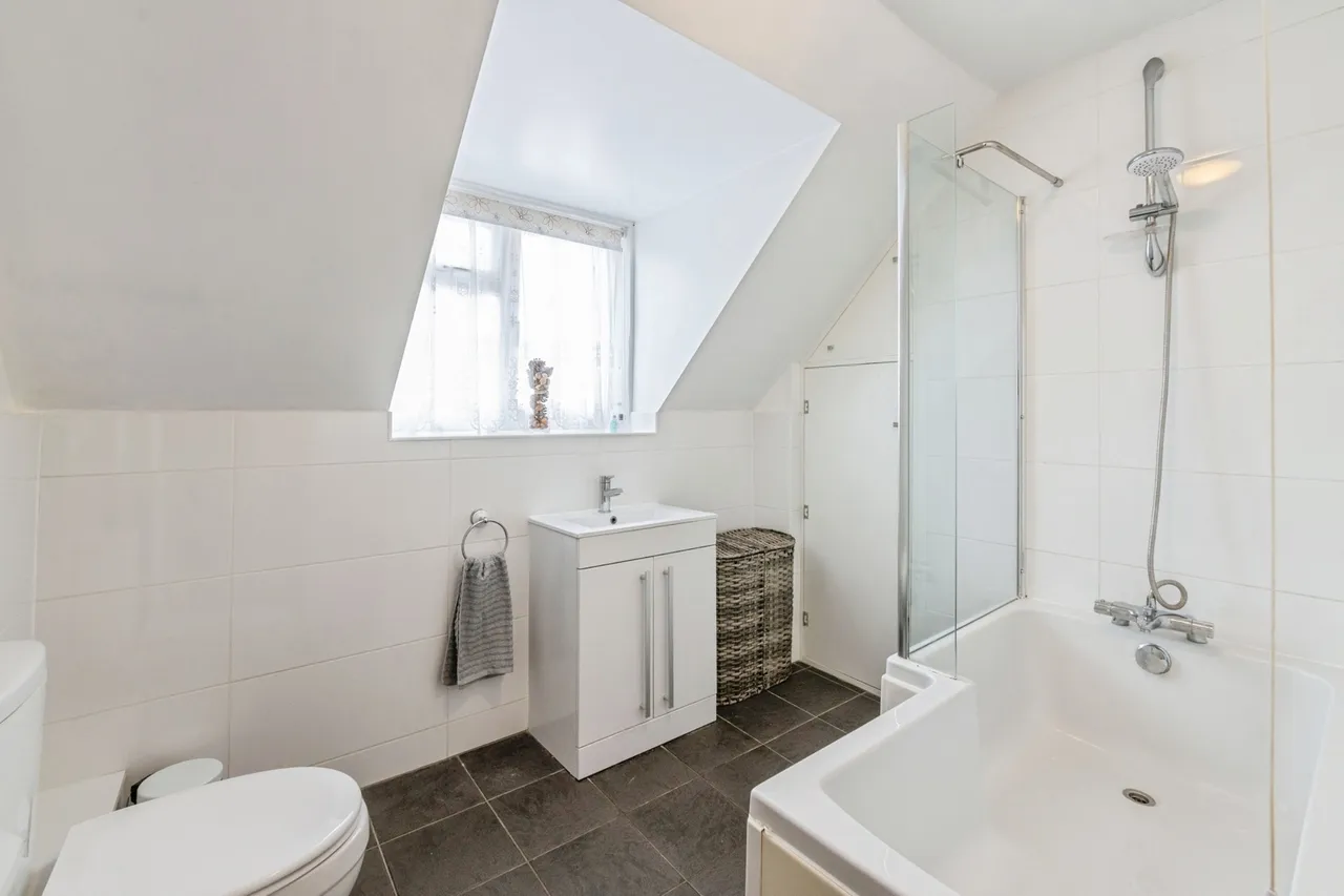 Lambs Lane South, RAINHAM, Essex, RM13, photo 6
