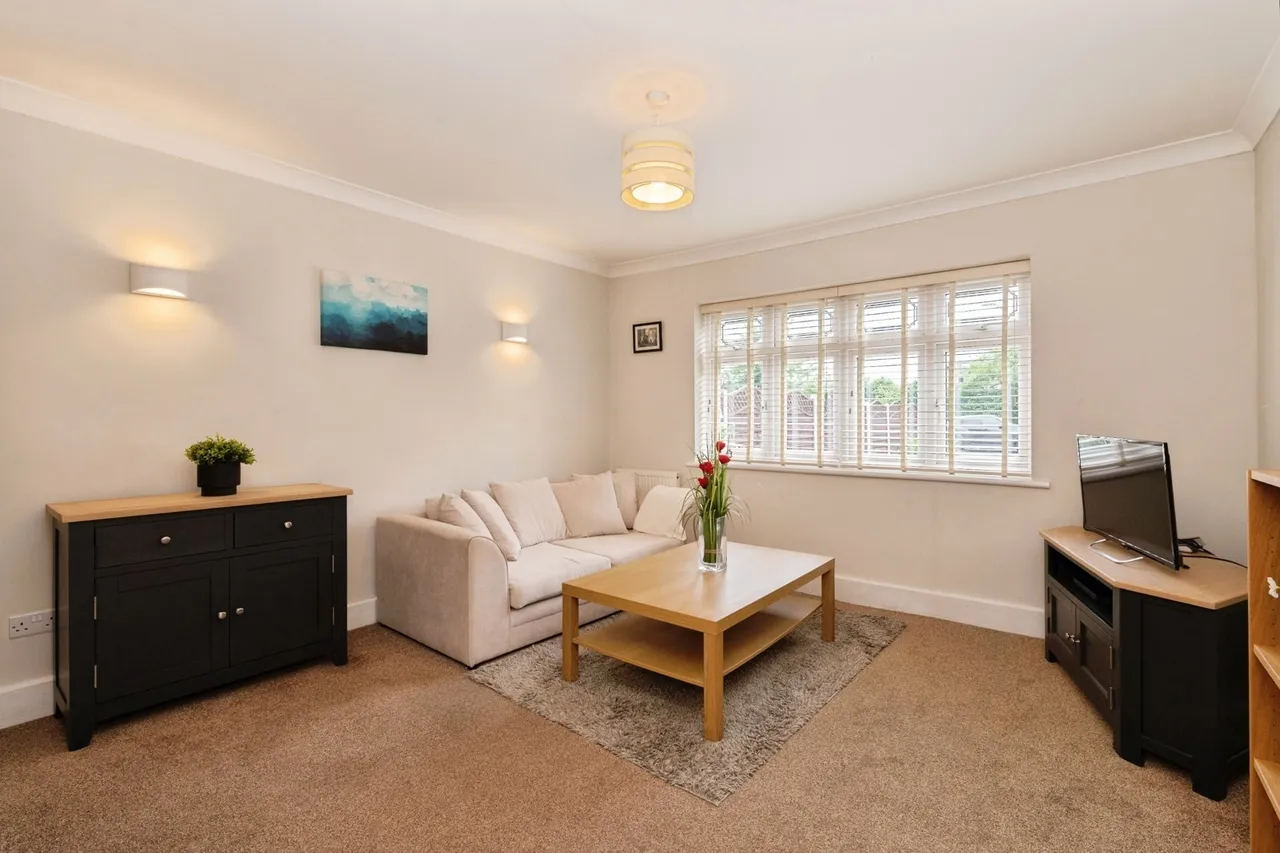 Lambs Lane South, RAINHAM, Essex, RM13, photo 13