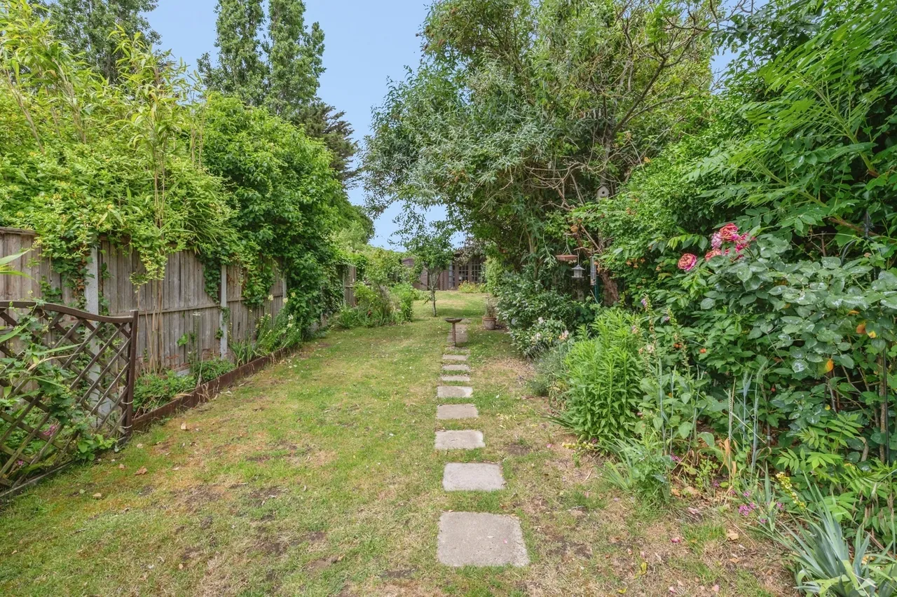 Lambs Lane South, RAINHAM, Essex, RM13, photo 9