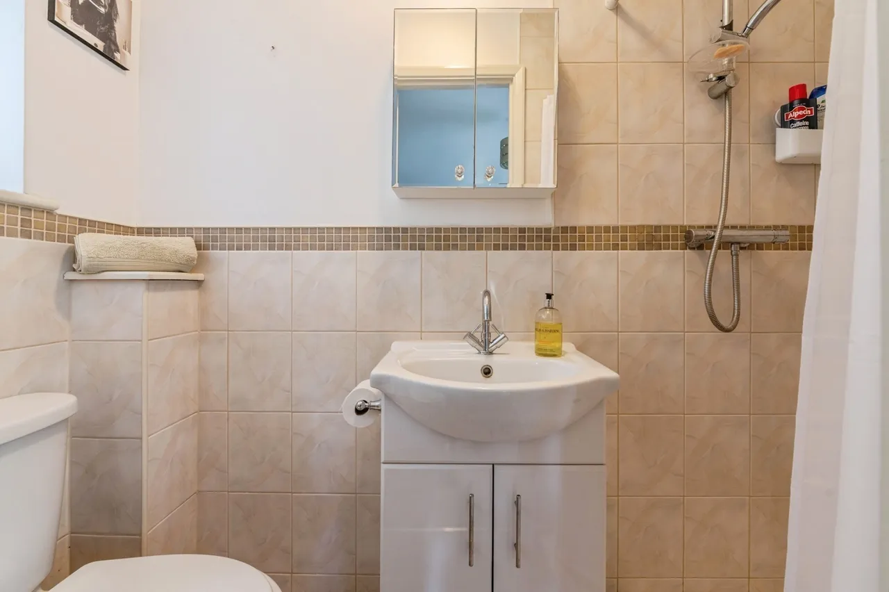 Lambs Lane South, RAINHAM, Essex, RM13, photo 14