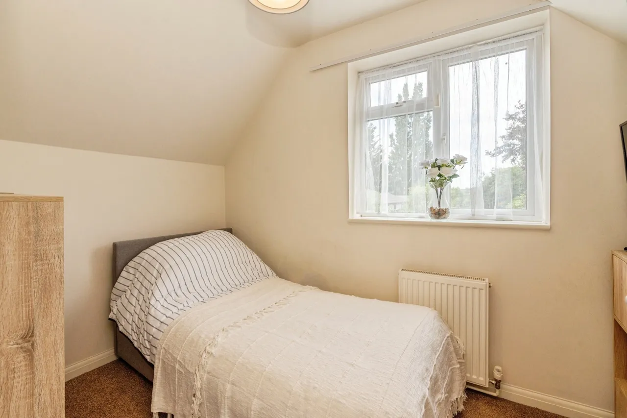 Lambs Lane South, RAINHAM, Essex, RM13, photo 15