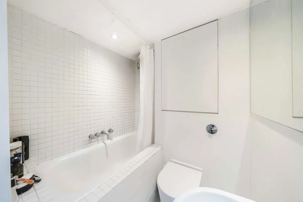 Talbot Road, TW2, photo 6