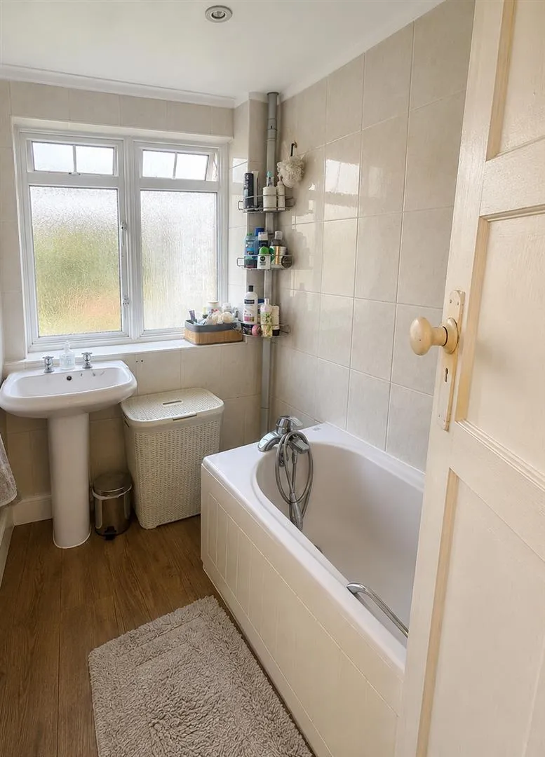 Birchen Grove, London, NW9, photo 8