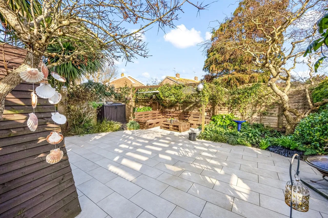 Nutley Crescent, Goring-By-Sea, Worthing, photo 22