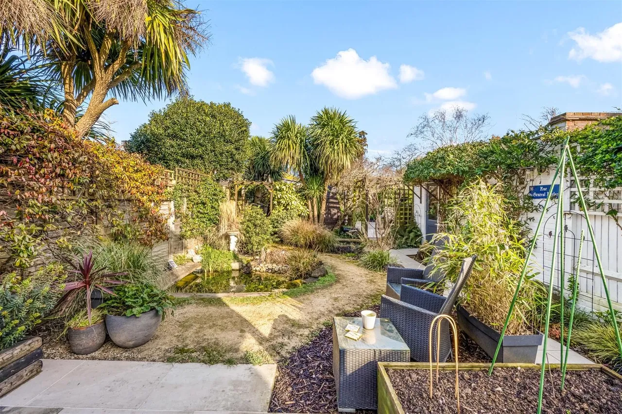 Nutley Crescent, Goring-By-Sea, Worthing, photo 8