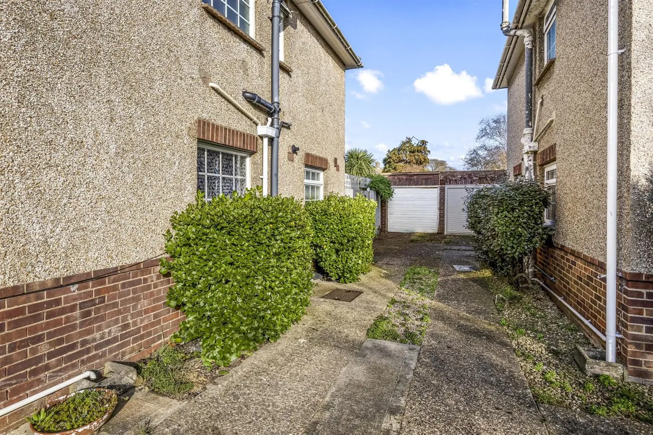 Nutley Crescent, Goring-By-Sea, Worthing, photo 23