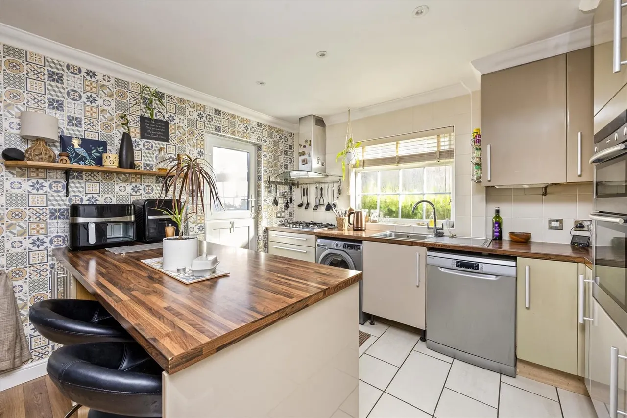 Nutley Crescent, Goring-By-Sea, Worthing, photo 4