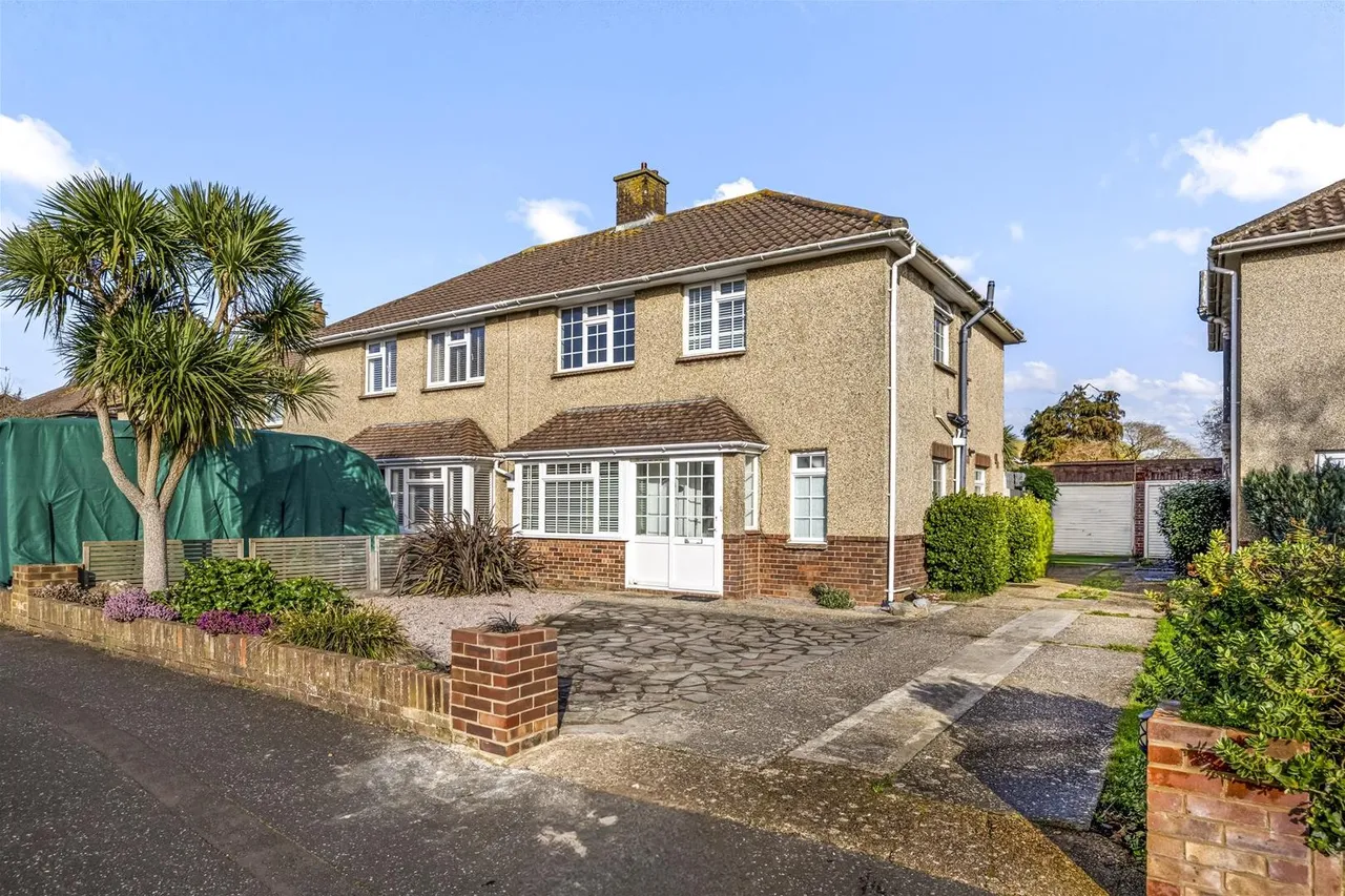 3 bed house for sale — Nutley Crescent, Goring-By-Sea, Worthing