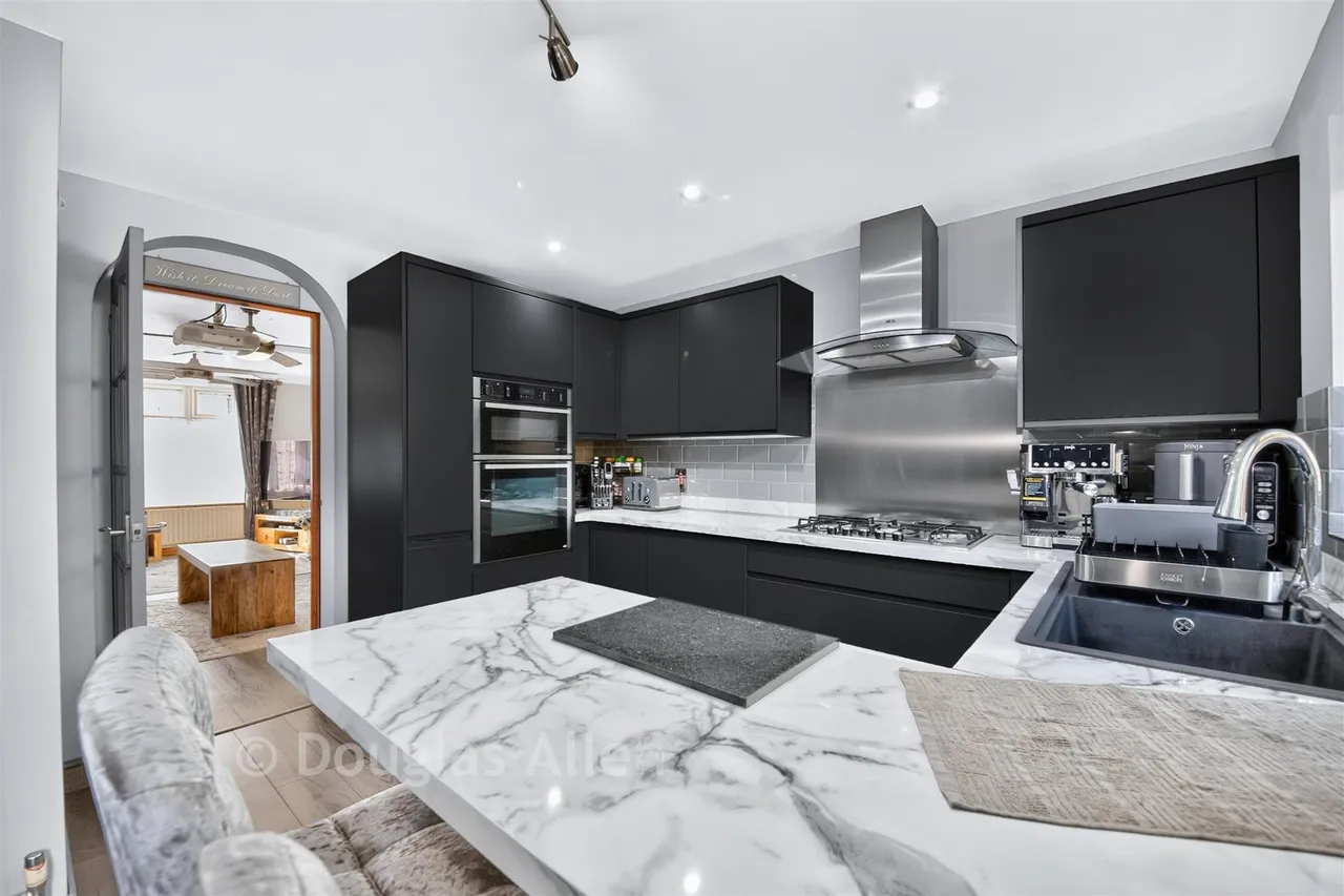 Croppath Road, Dagenham, RM10, photo 12