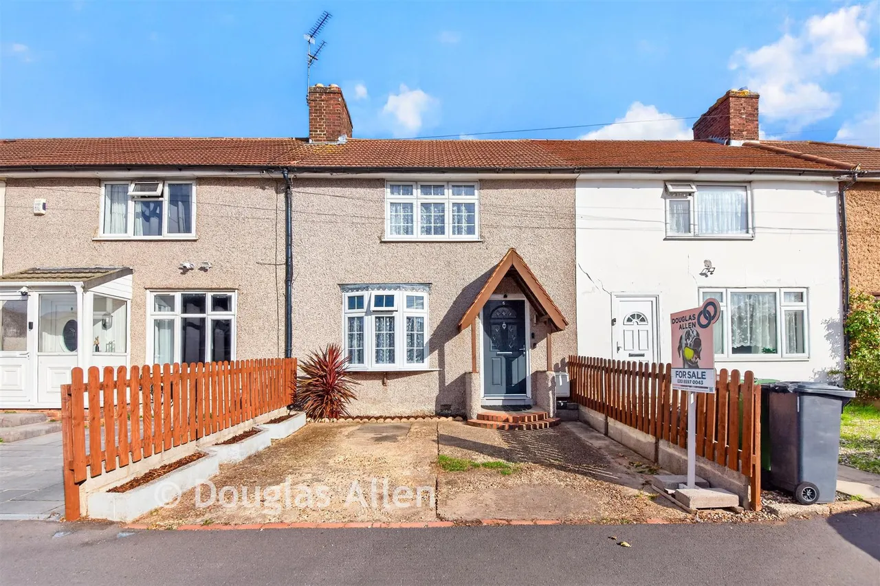 3 bed house for sale, Croppath Road, Dagenham, RM10