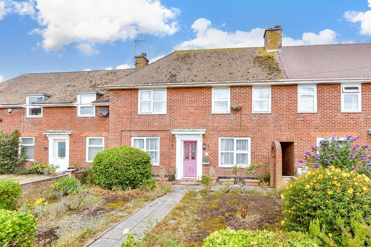 3 bed house for sale, The Green, Lydd, TN29
