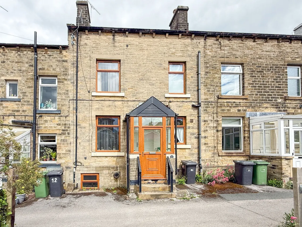 2 bed house for sale, Victoria Place, Honley