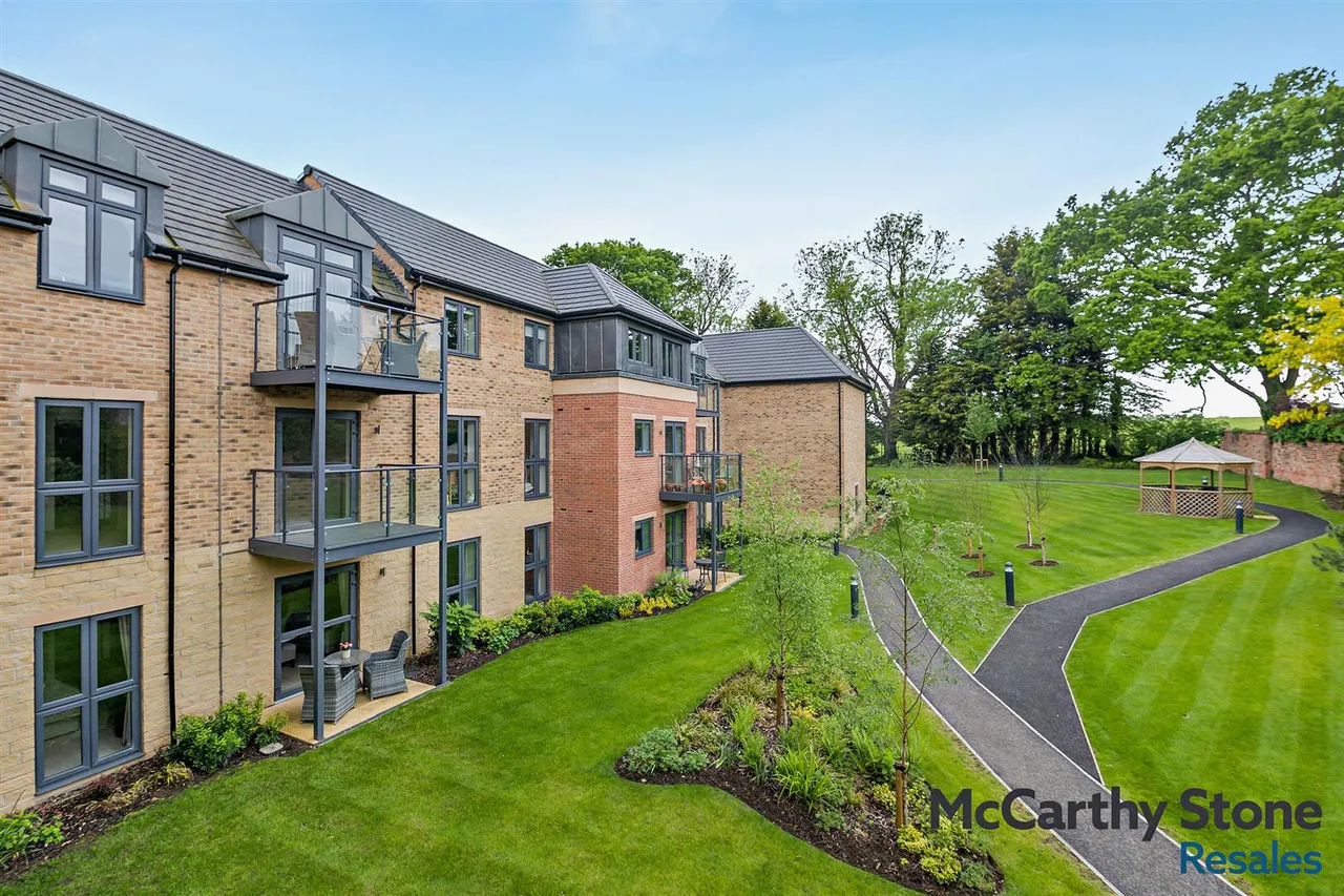 Langholm Close, Beverley, HU17, photo 9