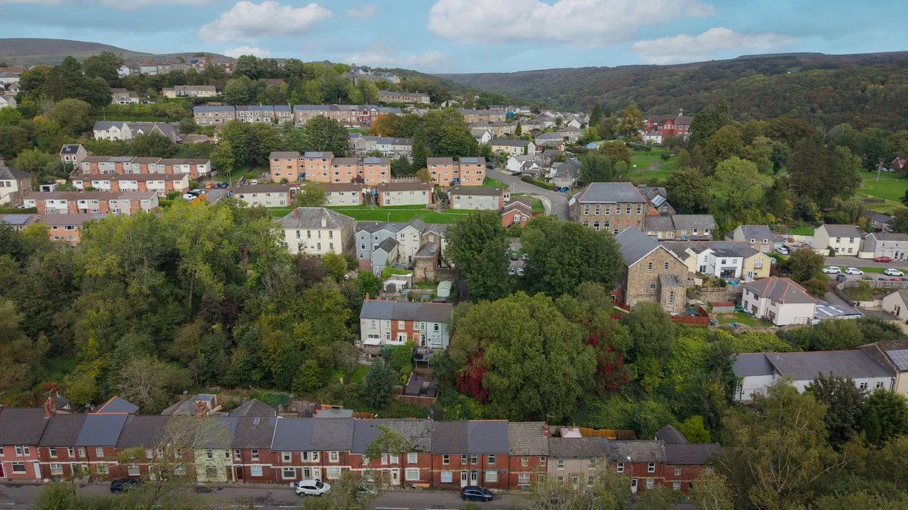 Cleaves Terrace, Pontypool, photo 18