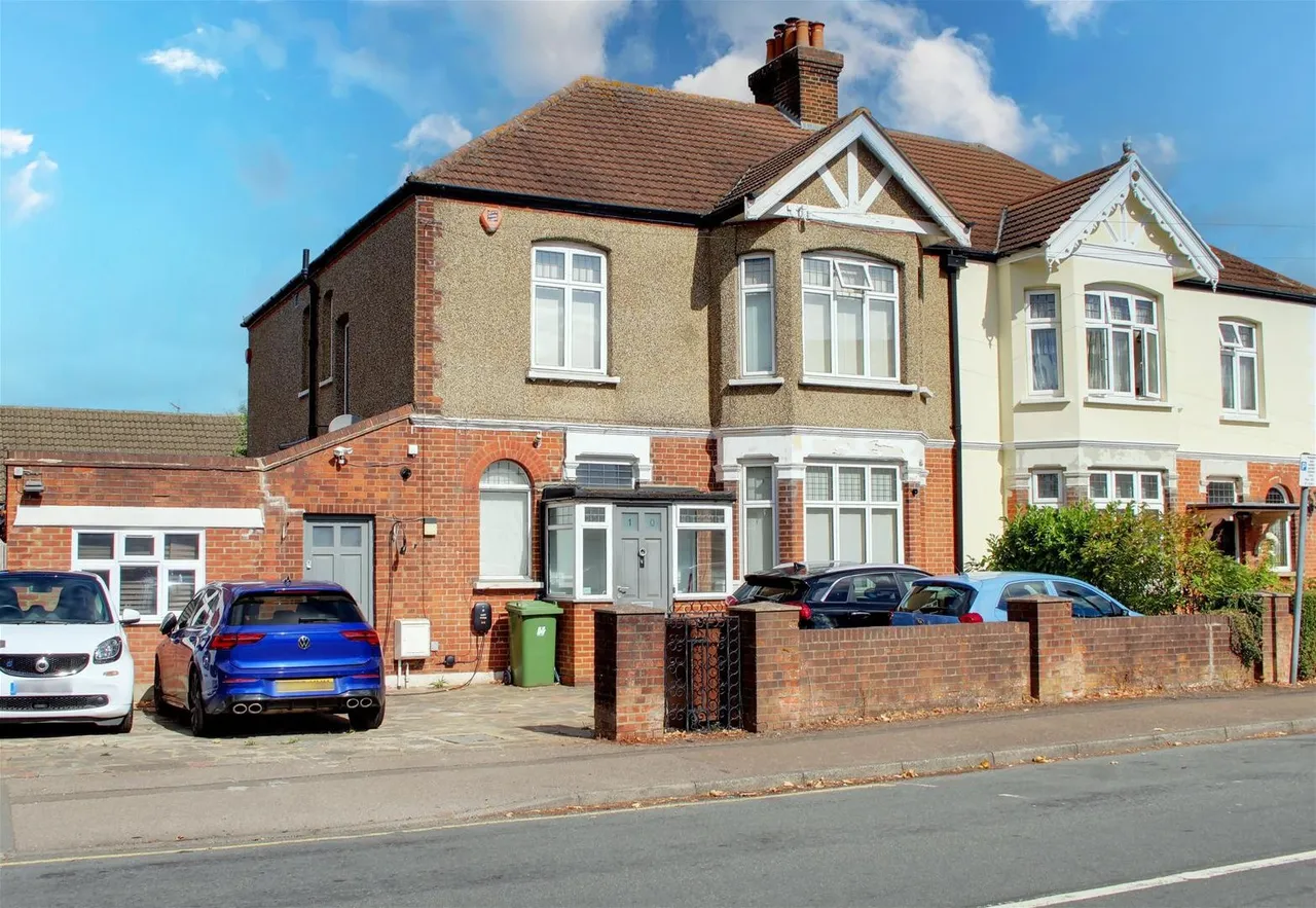 4 bed house for sale — Park Avenue, Potters Bar EN6 5EJ