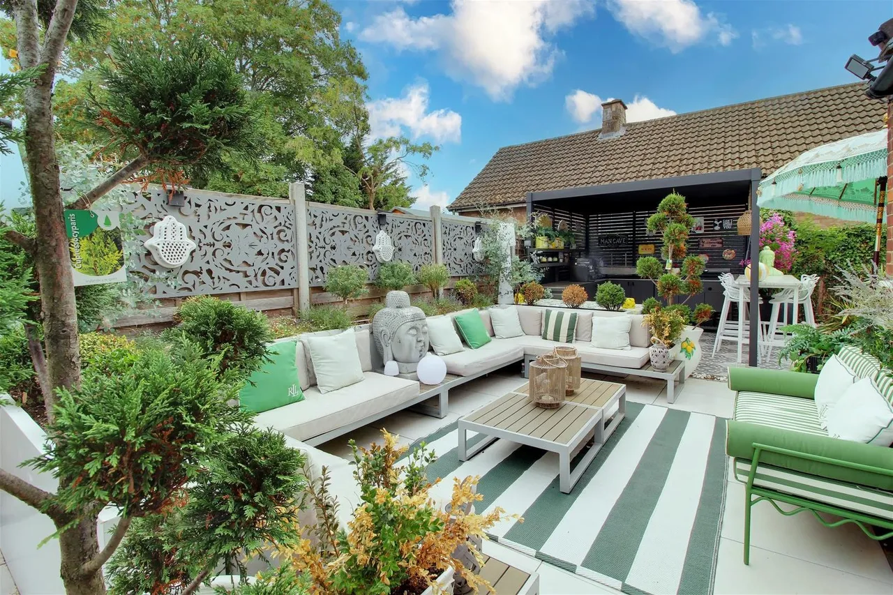Park Avenue, Potters Bar EN6 5EJ, photo 4
