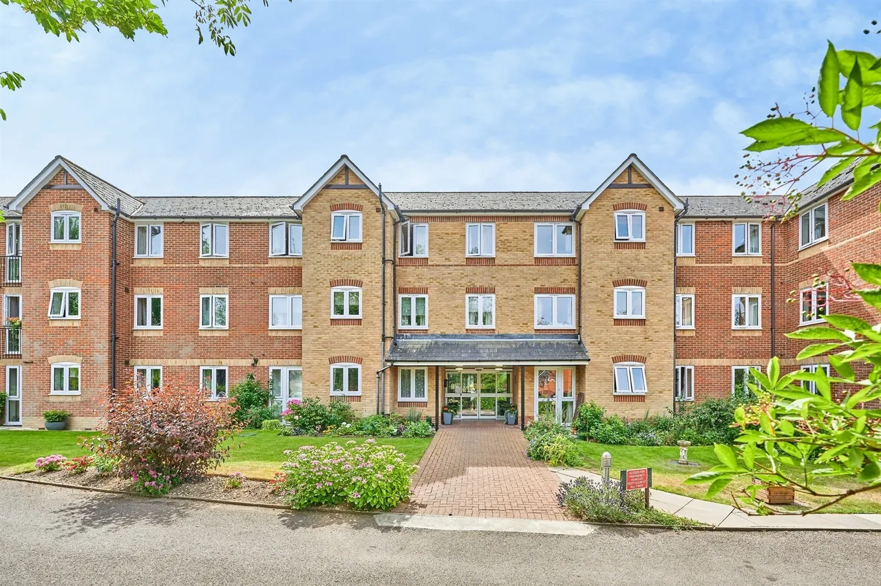 2 bed flat for sale, Station Street, Saffron Walden, CB11