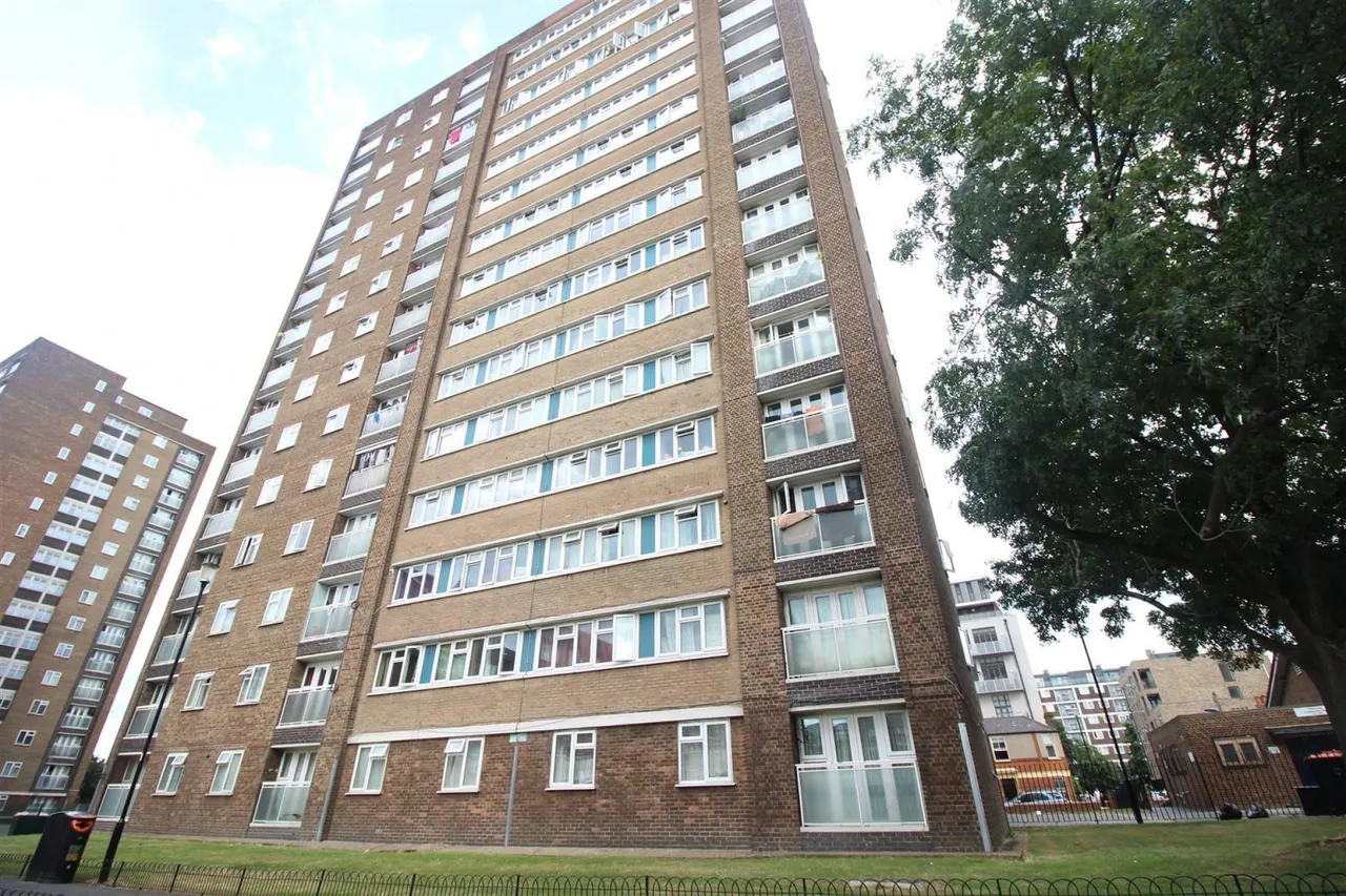 2 bed flat for sale, Paragon Road, London
