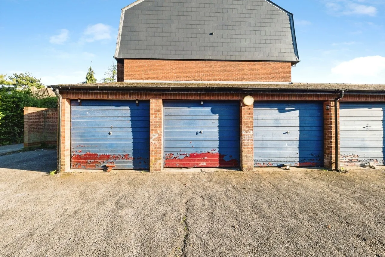 Limes Avenue, Chigwell, IG7, photo 5
