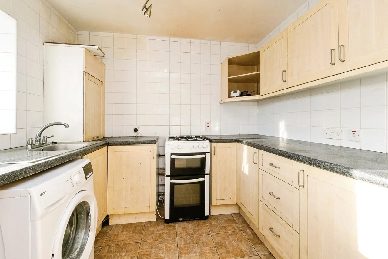 Limes Avenue, Chigwell, IG7, photo 3