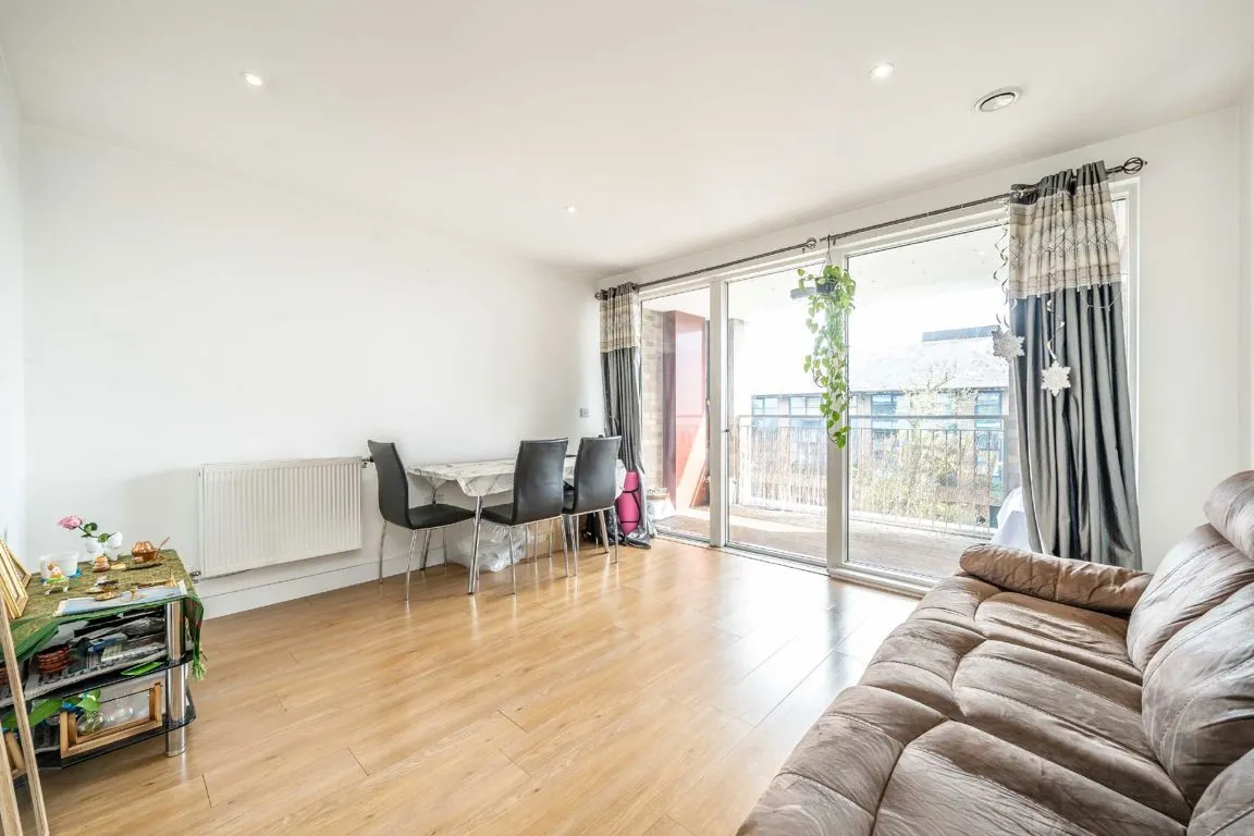 London Road, TW7, photo 3
