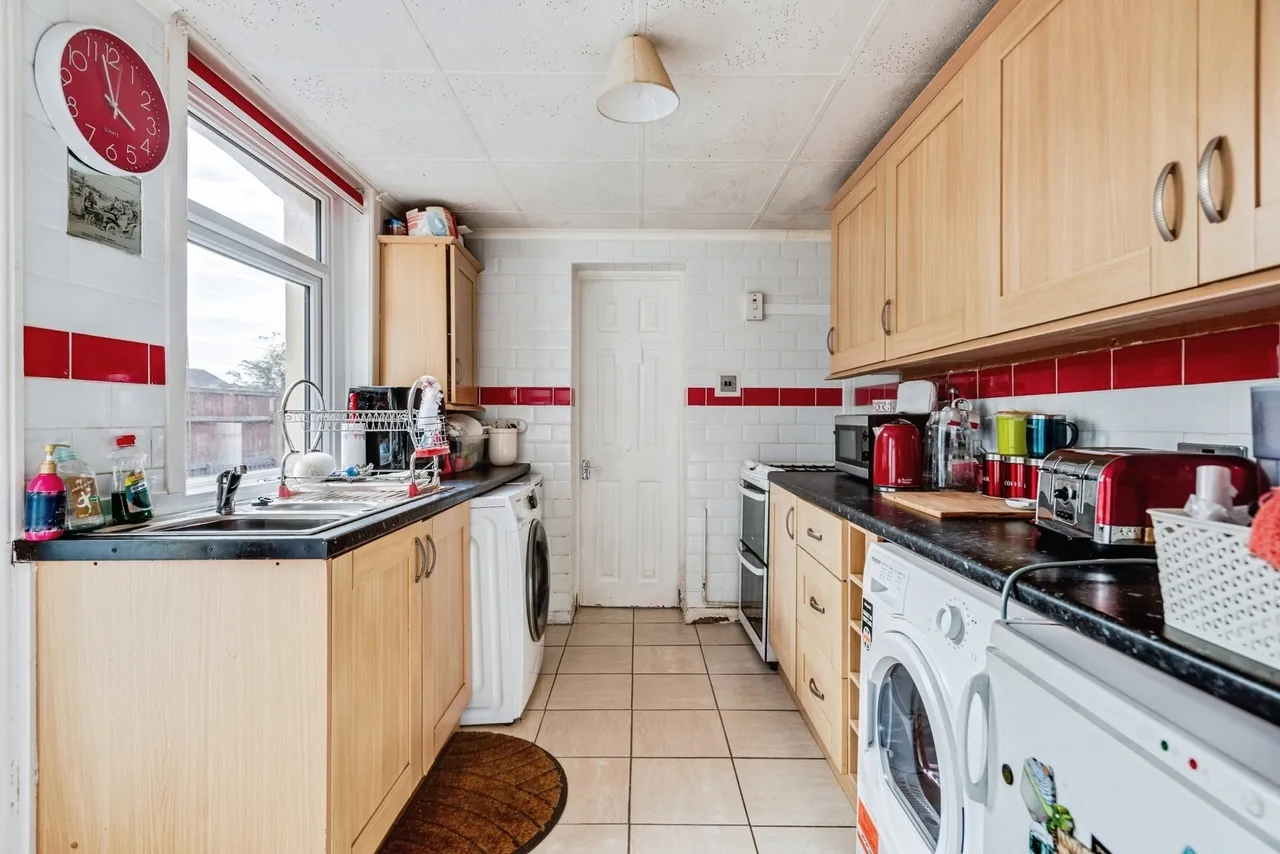 Cricklade Road, Swindon, Wiltshire, SN2, photo 3
