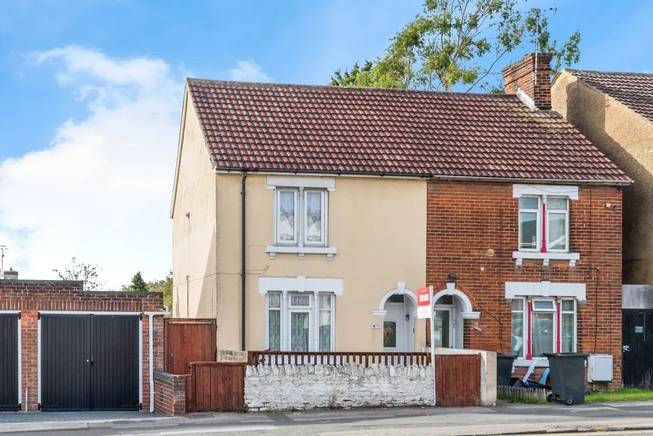 3 bed house for sale — Cricklade Road, Swindon, Wiltshire, SN2