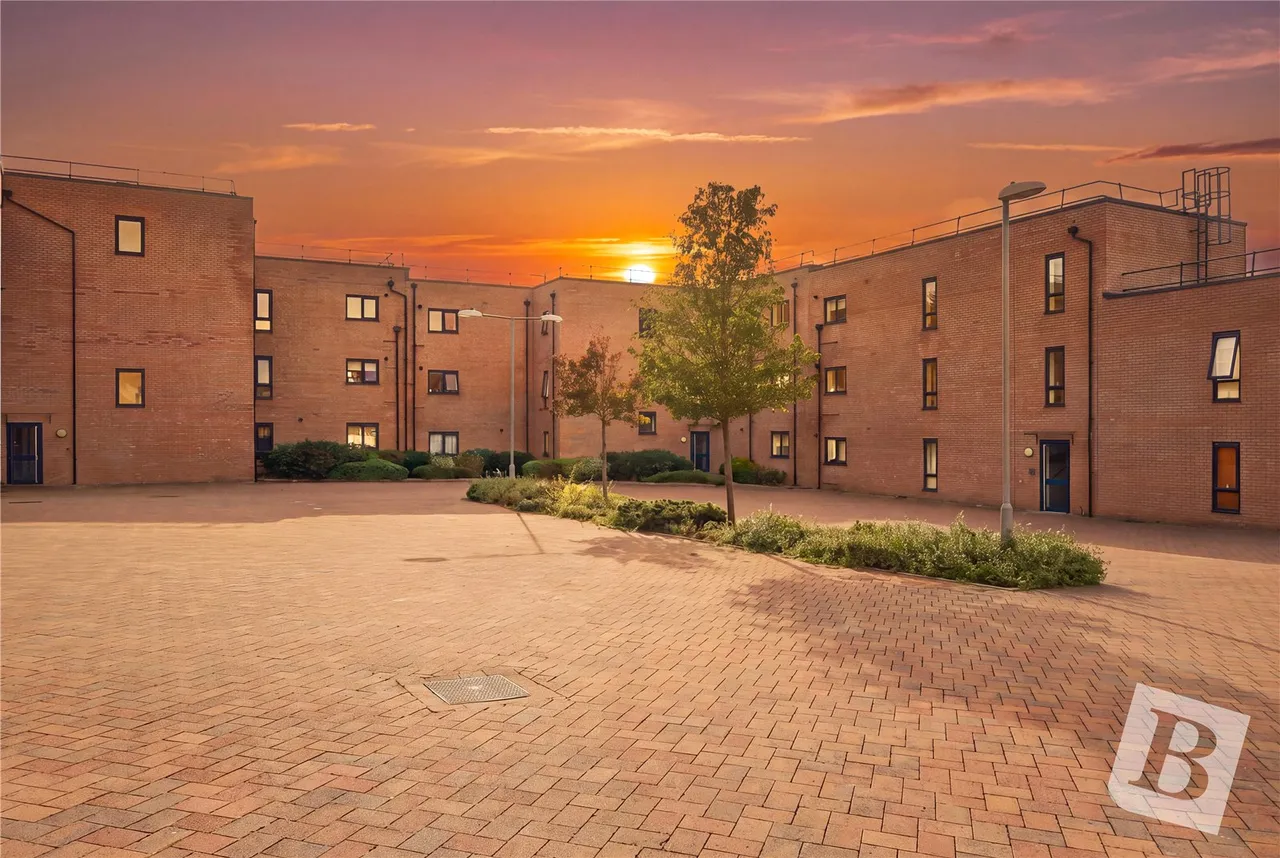 2 bed flat for sale, Brassie Wood, Channels, CM3