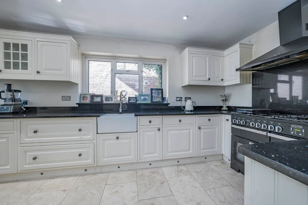 Parkway, North Hillingdon, UB10, photo 23