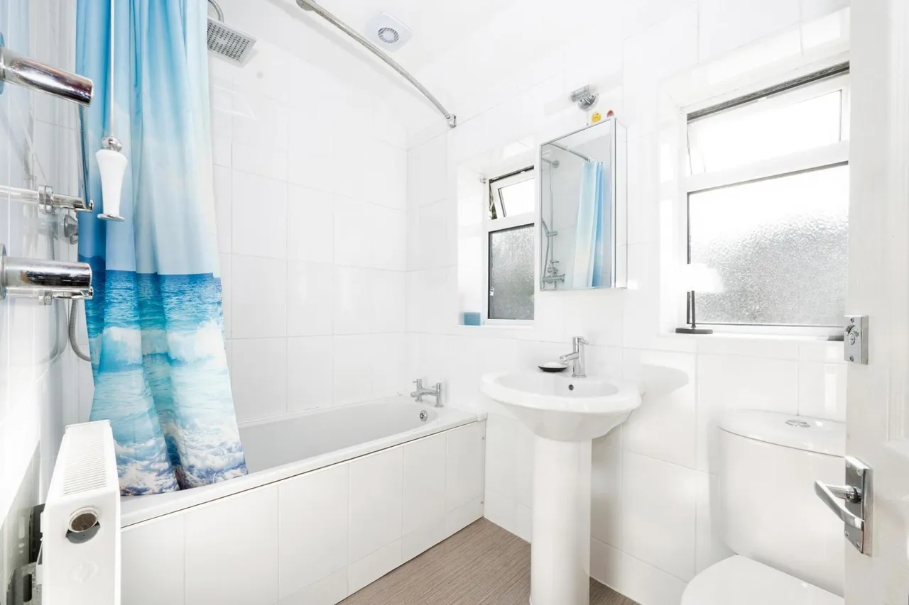 Rowden Road, Epsom, KT19, photo 8