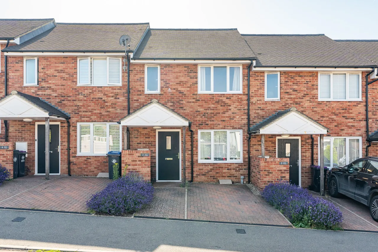 3 bed house for sale — Harrow Cottages King George Road, Ware, SG12 7DR