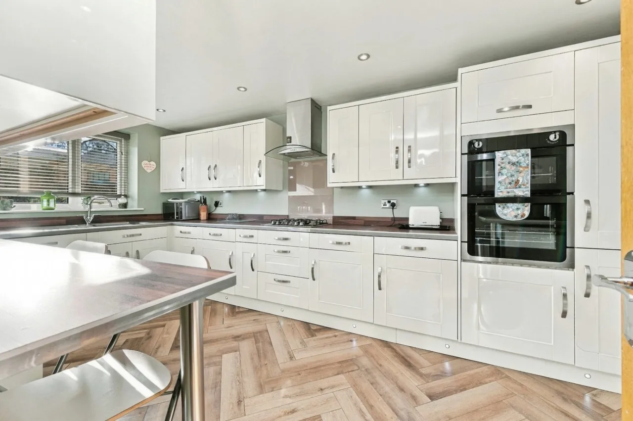 Vine Street, Cleckheaton, BD19, photo 3