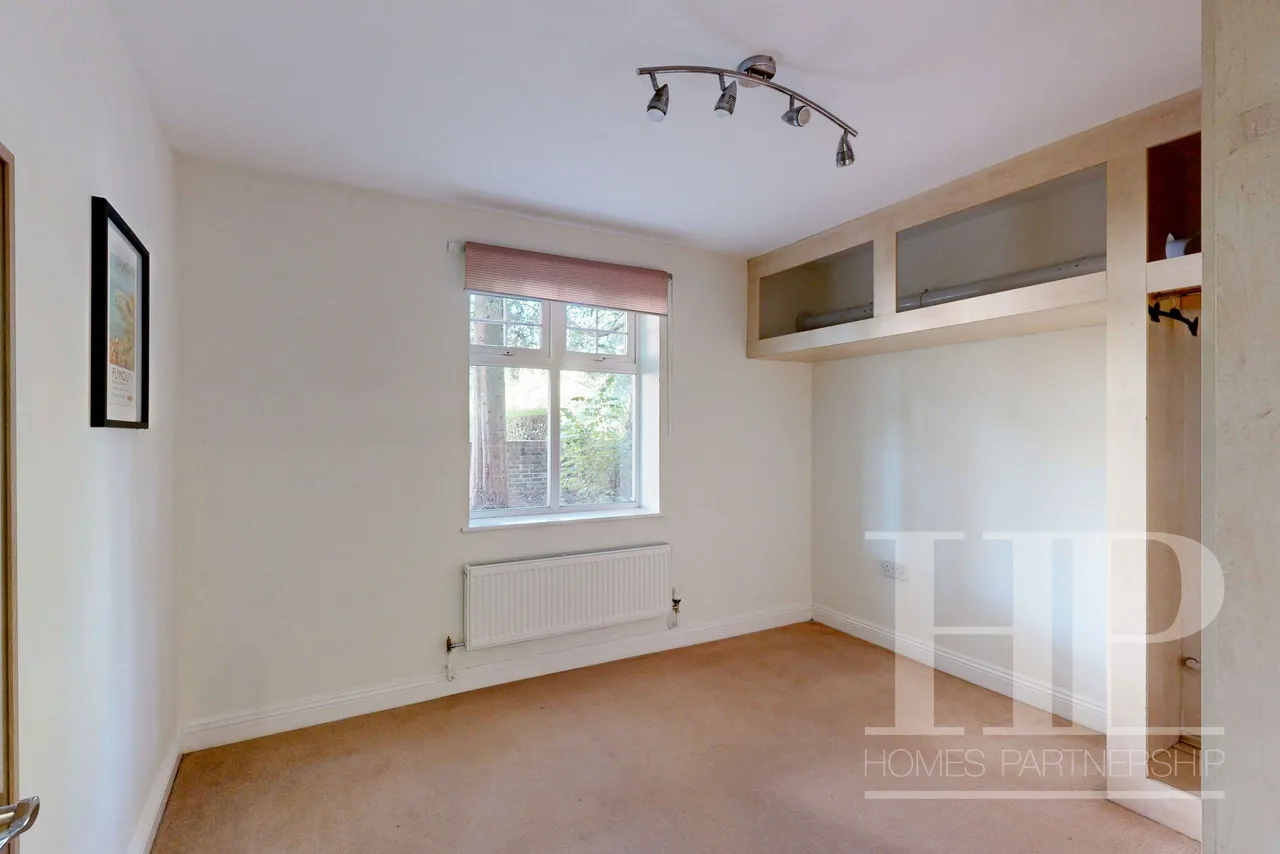 Horsham Road, Crawley, RH11, photo 12