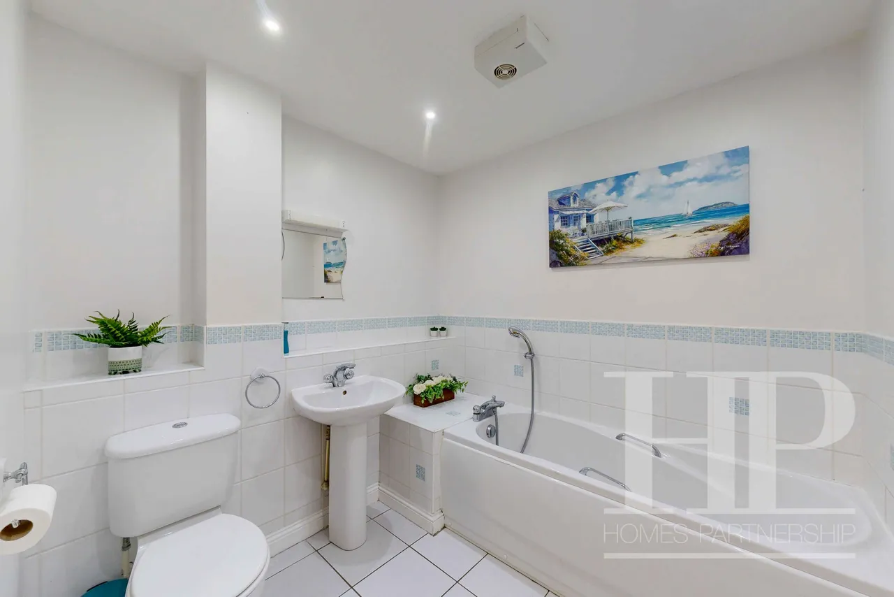 Horsham Road, Crawley, RH11, photo 13