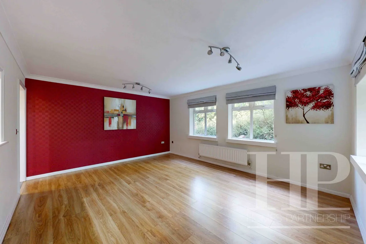 Horsham Road, Crawley, RH11, photo 5